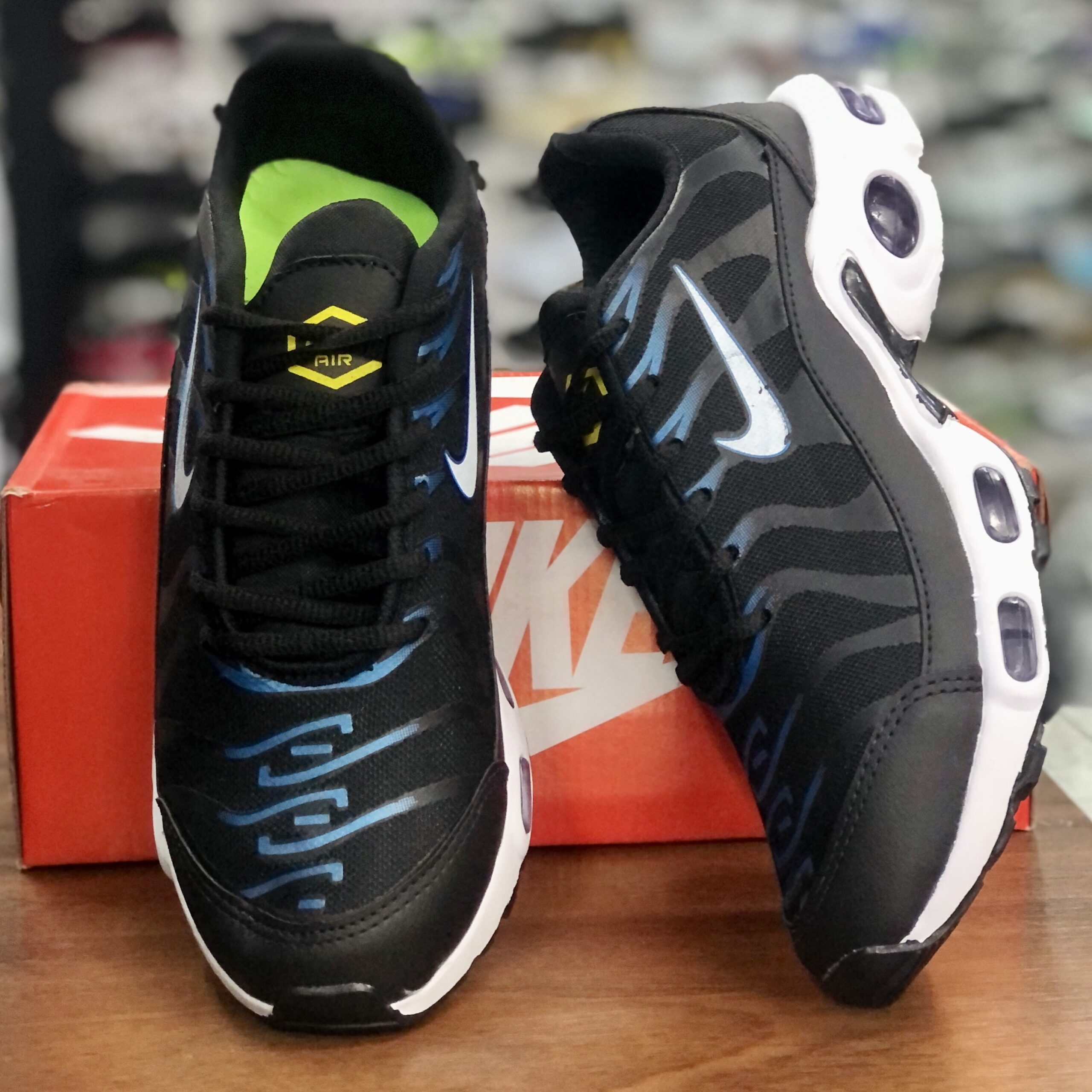 Nike air max plus store black orange and green