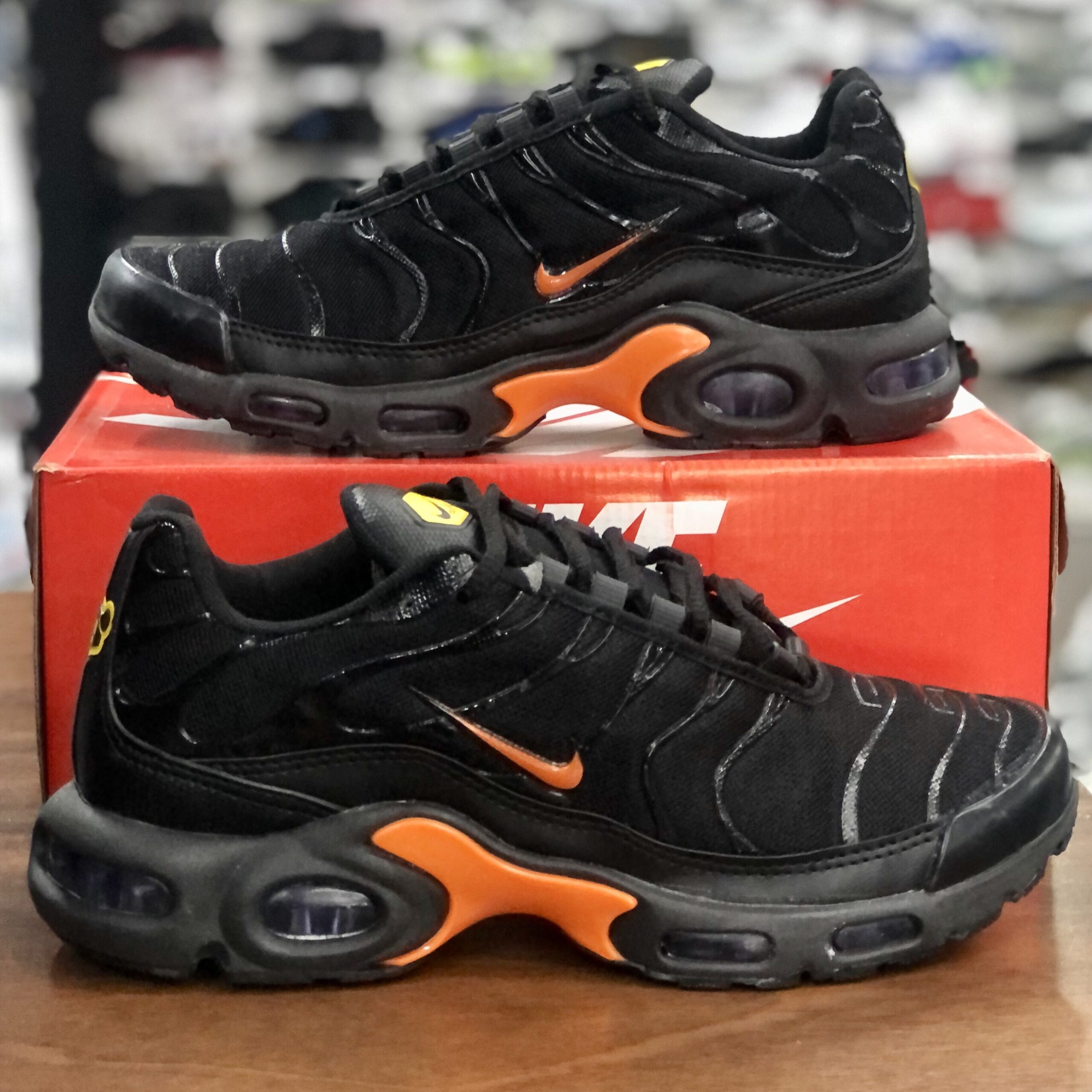 Orange tn nike sales shoes