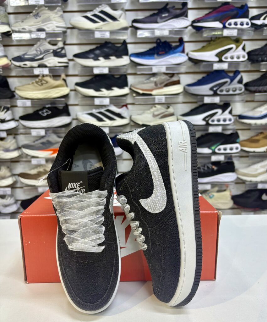 Nike Air Force 1 PRETO/BRILHO - Importado - Com Garantia - Imagem 2