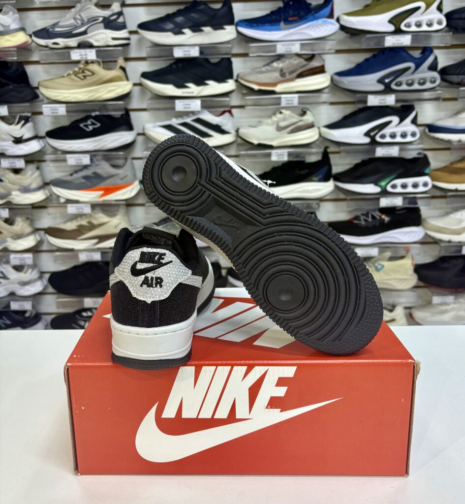 Nike Air Force 1 PRETO/BRILHO - Importado - Com Garantia - Imagem 4