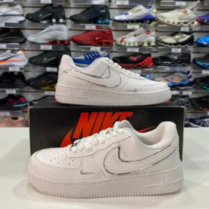 Nike Air Force 1 Branco com detalhe prata - Nacional - Com Garantia